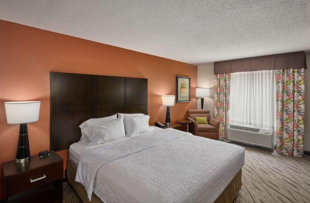 Hampton Inn Evansville Airport Номер фото
