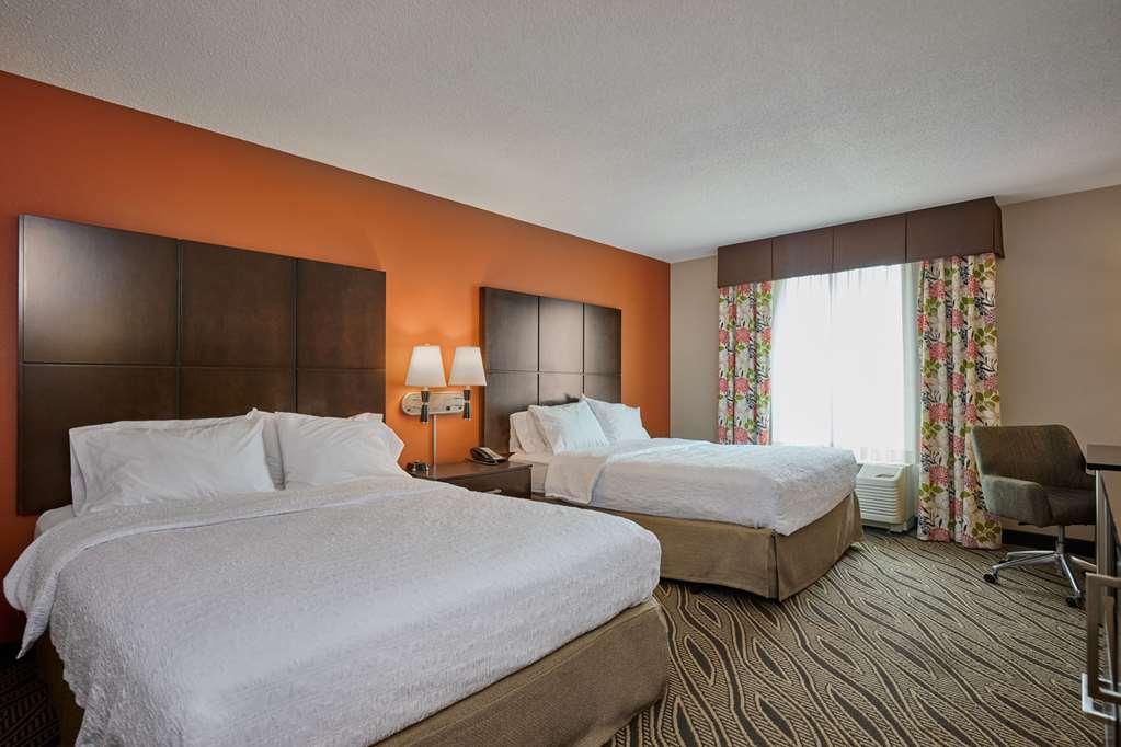 Hampton Inn Evansville Airport Номер фото